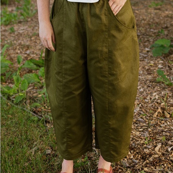 Tradlands Porch Balloon Pants in Olive - Picture 2 of 2